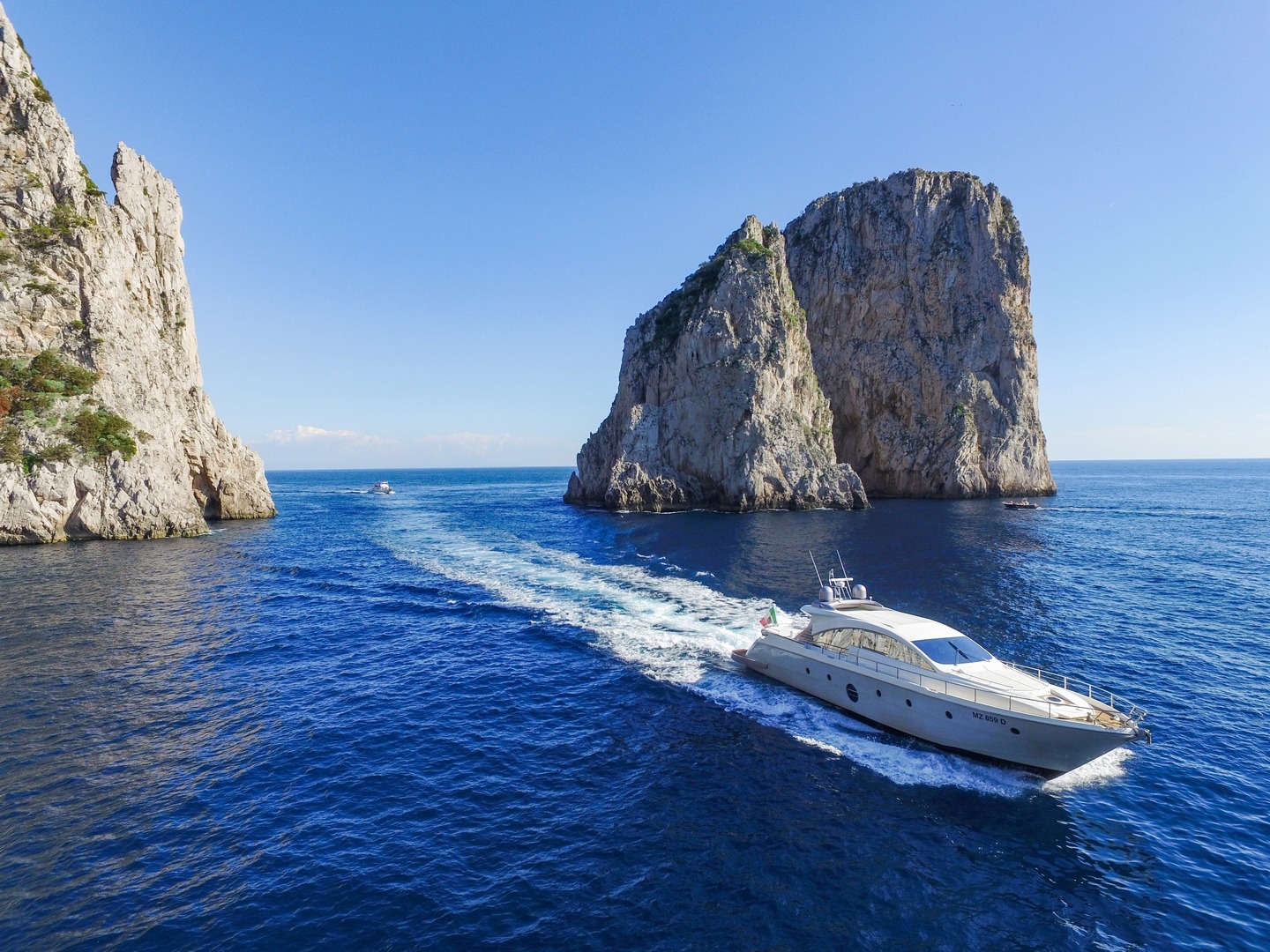 Luxurious yacht adventures along Capri and the Amalfi Coast 