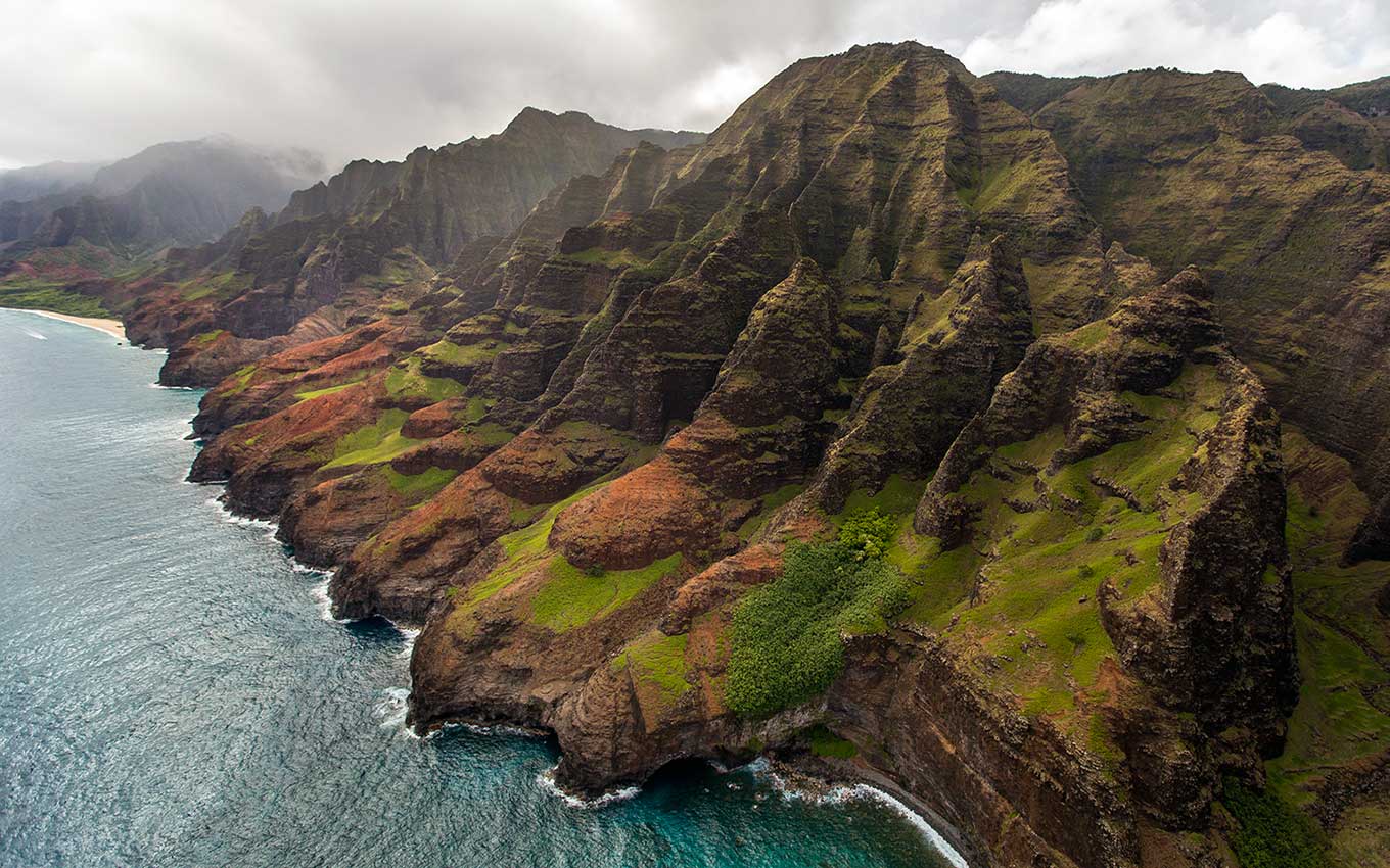 Experience the Thrill of Hawaii’s Volcanoes and Kauai’s Majestic Canyons from the Sky